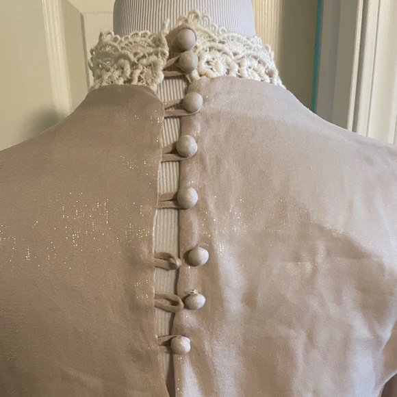 Elegant Ivory mini dress - Picture 7 of 9